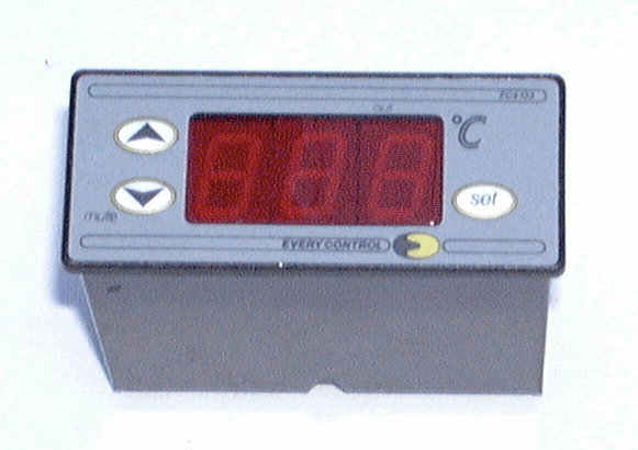 Thermostat EKTRON Typ DEK31
1000A - 12V - Einbaumaß 71x29mm 
Relaisausgang 1 	CO-8A(4)
Relaisausgang 2 	NO-8A(4) 
 AC/DC Pt100