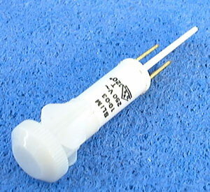 Kontrollampe
WEISS; 230V  
Durchmesser	10 mm
Farbe	klar
Spannung	230 V
Anschluss	Flachstecker 6,3mm
Verpackungseinheit	1 Stück